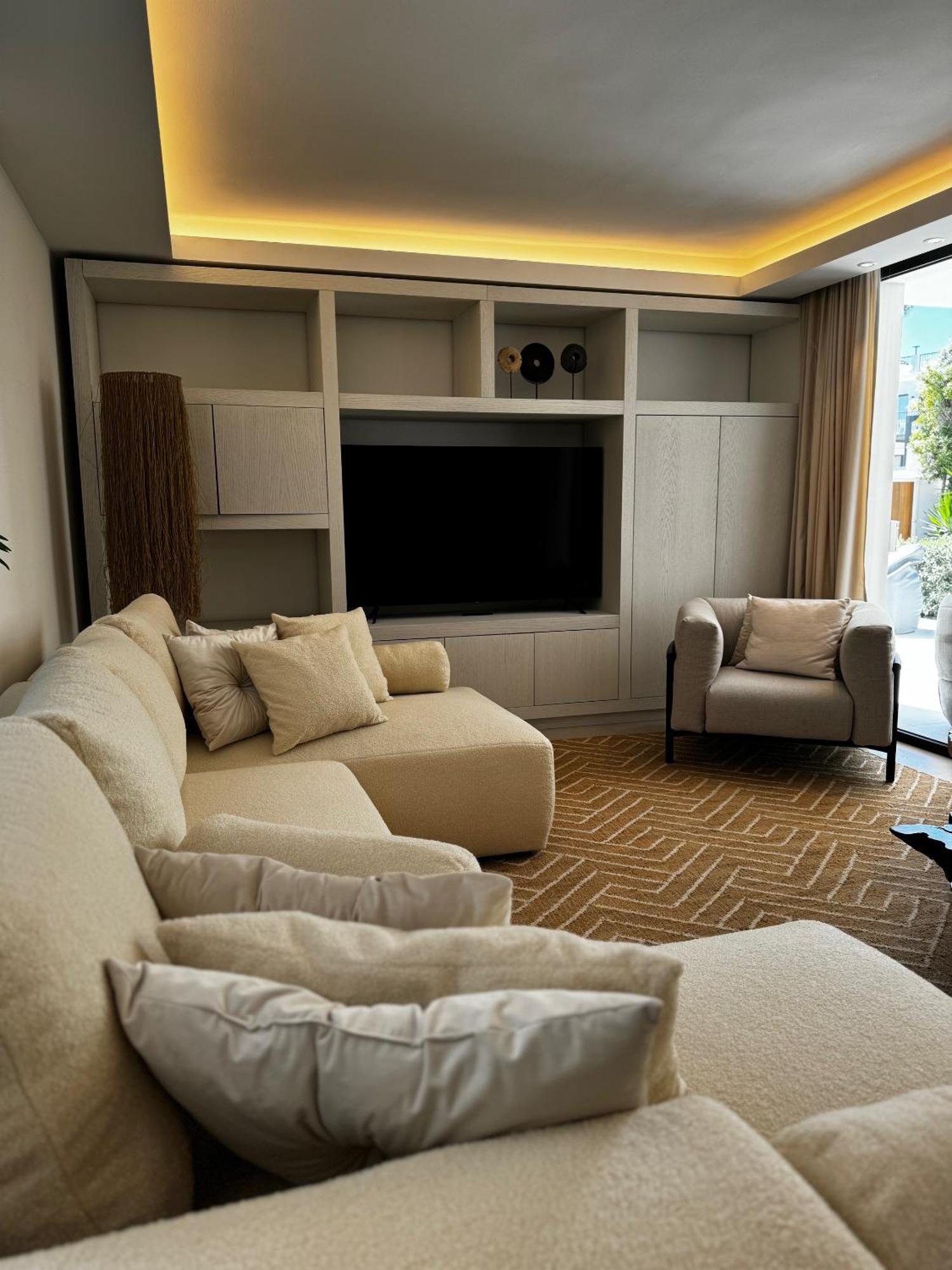 Villa Marbella Bliss - Luxury 4-Bedroom Villa With Garden, Private Pool & Jacuzzi, Marbesa Near- 5 Min To The Cabopino Beach *