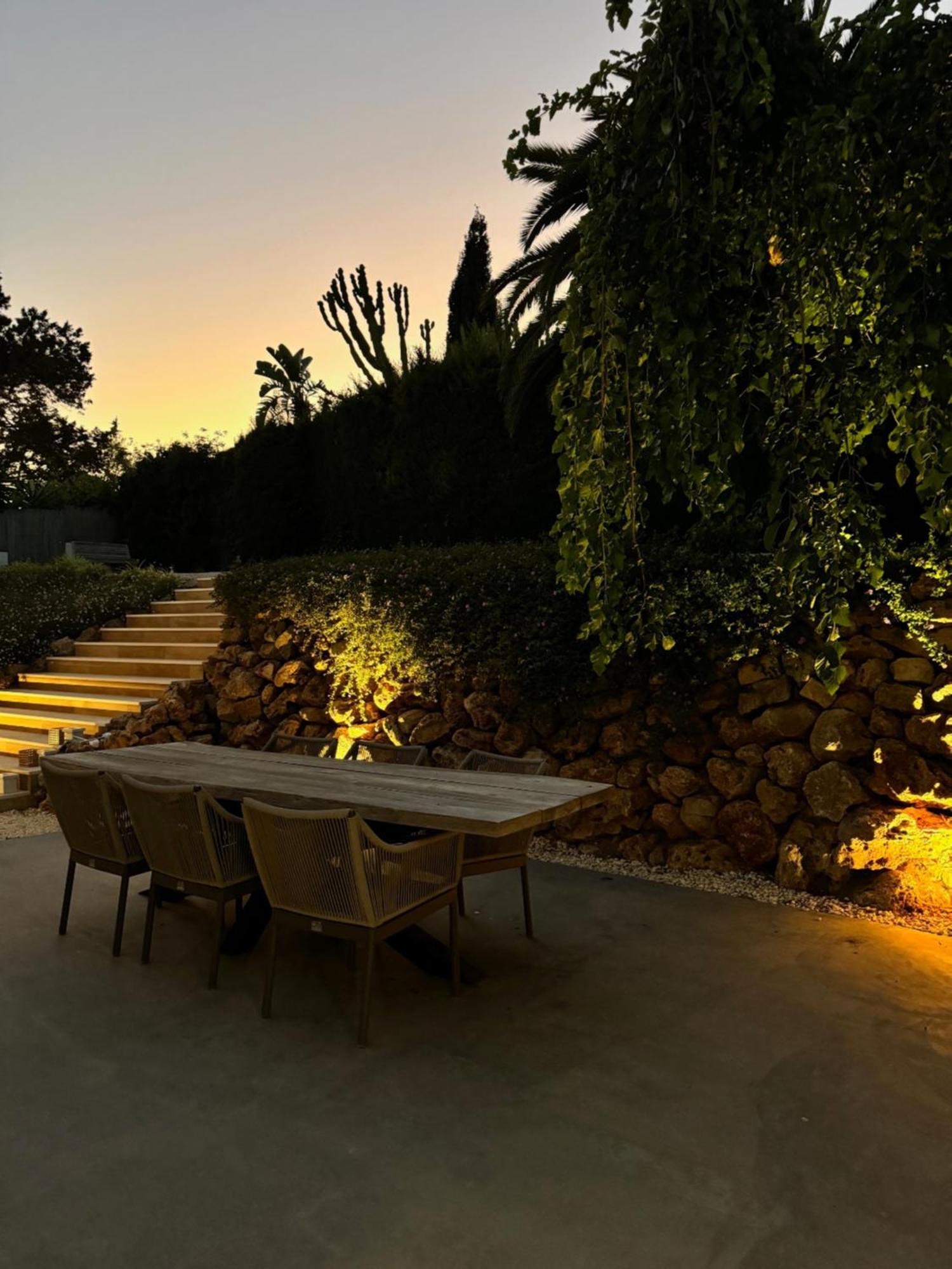 Marbella Bliss - Luxury 4-Bedroom Villa With Garden, Private Pool & Jacuzzi, Marbesa Near- 5 Min To The Cabopino Beach