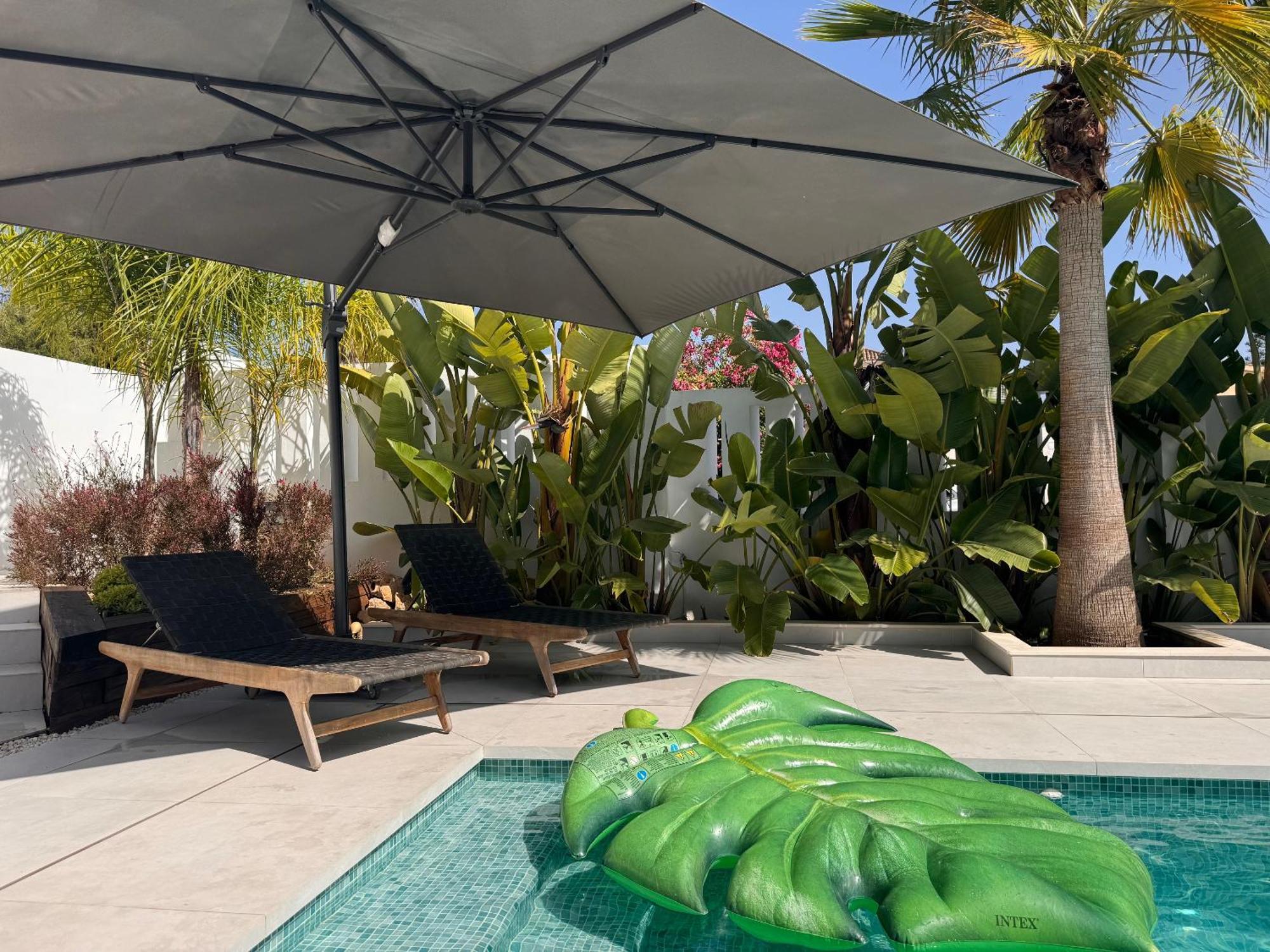 Marbella Bliss - Luxury 4-Bedroom Villa With Garden, Private Pool & Jacuzzi, Marbesa Near- 5 Min To The Cabopino Beach