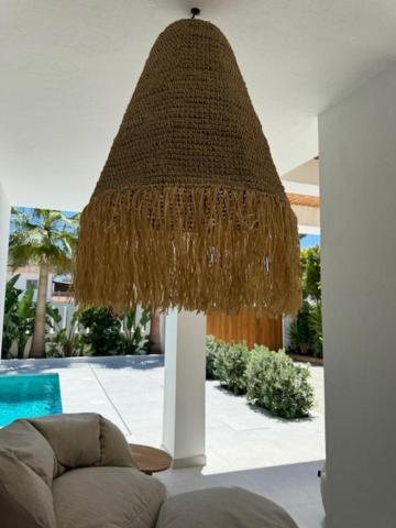 Marbella Bliss - Luxury 4-Bedroom Villa With Garden, Private Pool & Jacuzzi, Marbesa Near- 5 Min To The Cabopino Beach *
