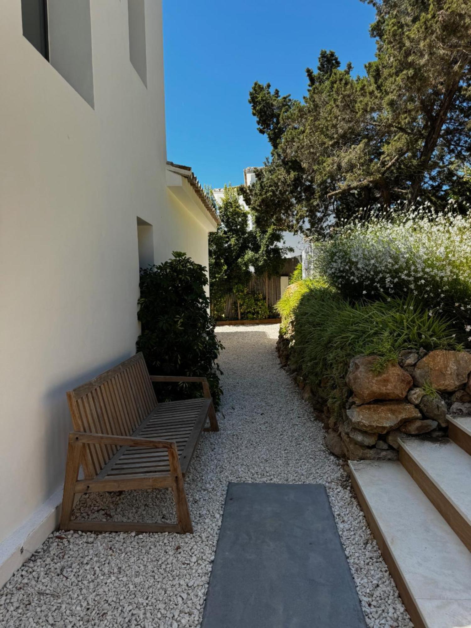 Pousada Marbella Bliss - Luxury 4-Bedroom Villa With Garden, Private Pool & Jacuzzi, Marbesa Near- 5 Min To The Cabopino Beach