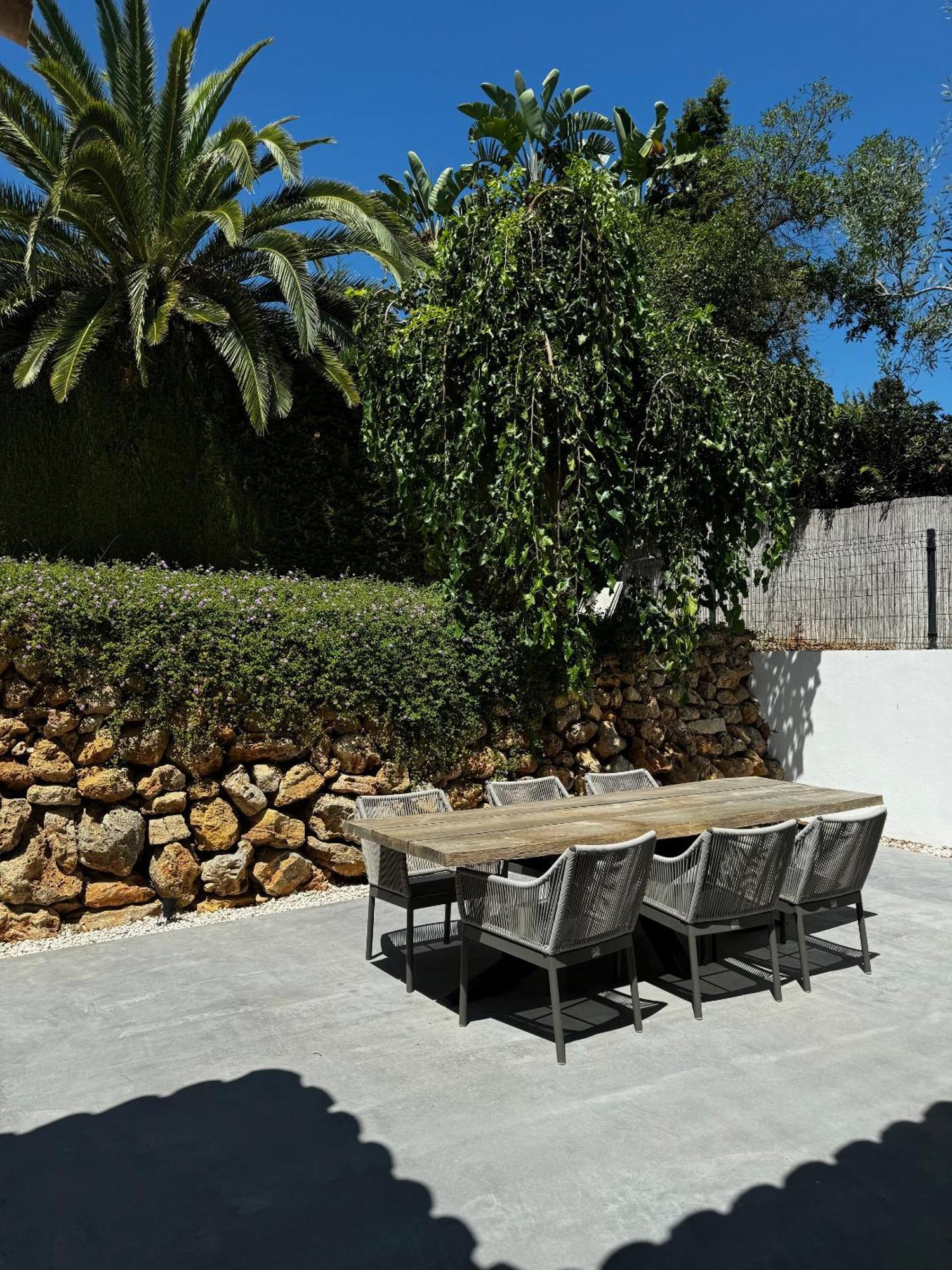 Pousada Marbella Bliss - Luxury 4-Bedroom Villa With Garden, Private Pool & Jacuzzi, Marbesa Near- 5 Min To The Cabopino Beach *