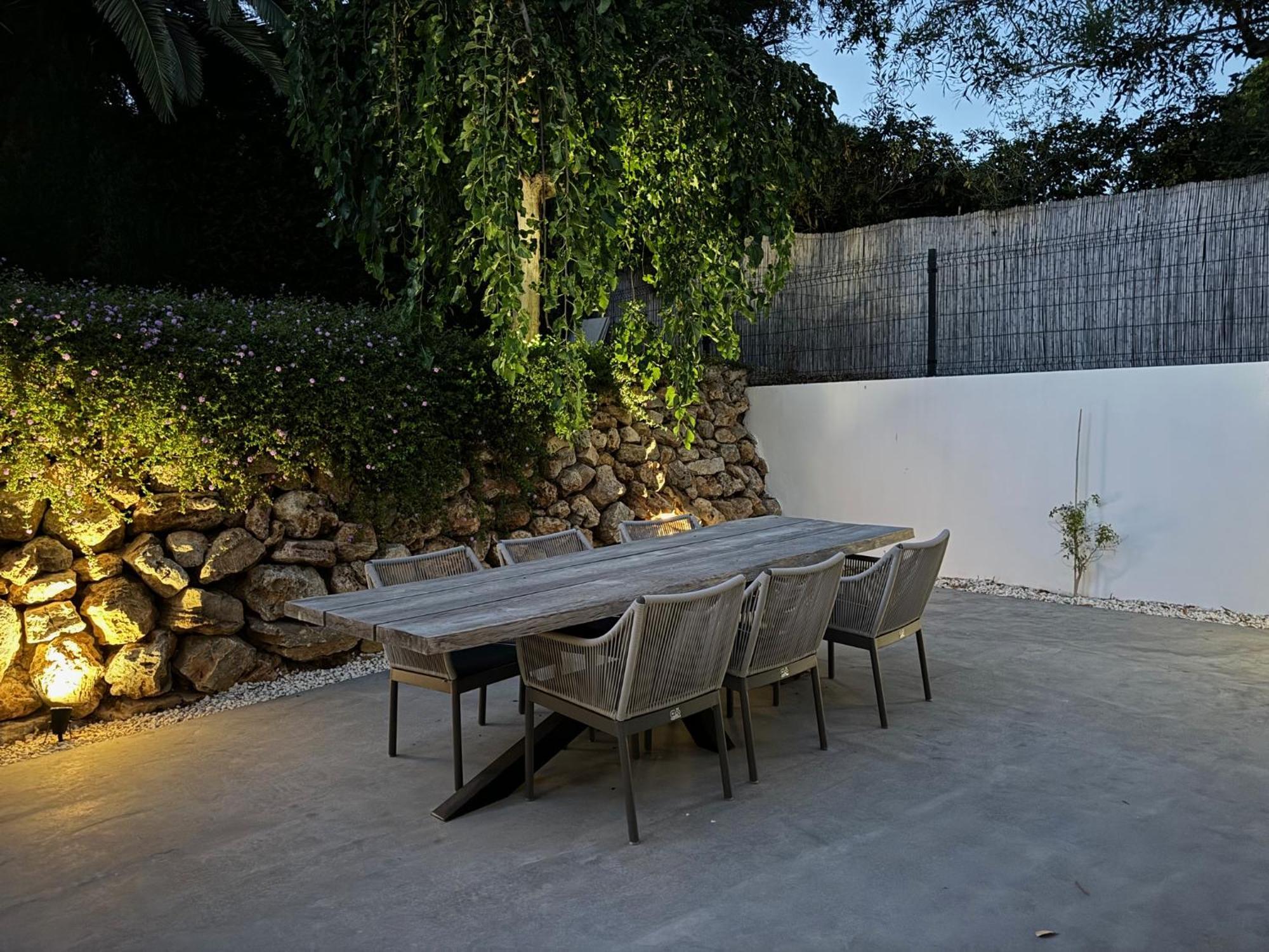 Marbella Bliss - Luxury 4-Bedroom Villa With Garden, Private Pool & Jacuzzi, Marbesa Near- 5 Min To The Cabopino Beach Pousada *