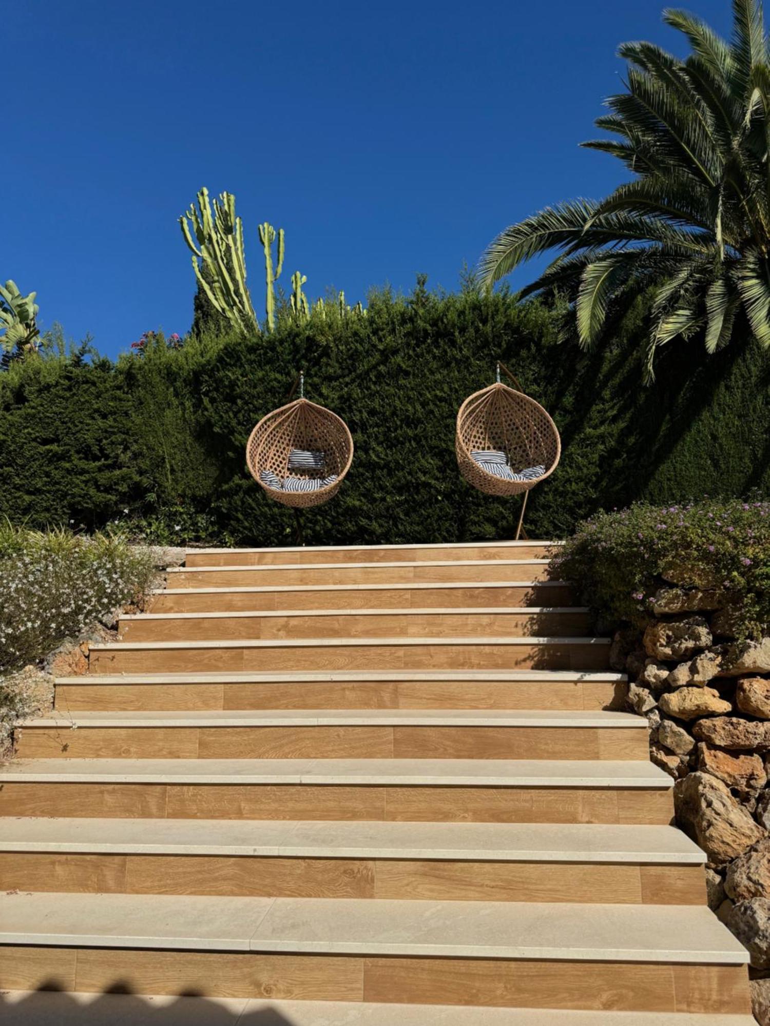 Pousada Marbella Bliss - Luxury 4-Bedroom Villa With Garden, Private Pool & Jacuzzi, Marbesa Near- 5 Min To The Cabopino Beach *