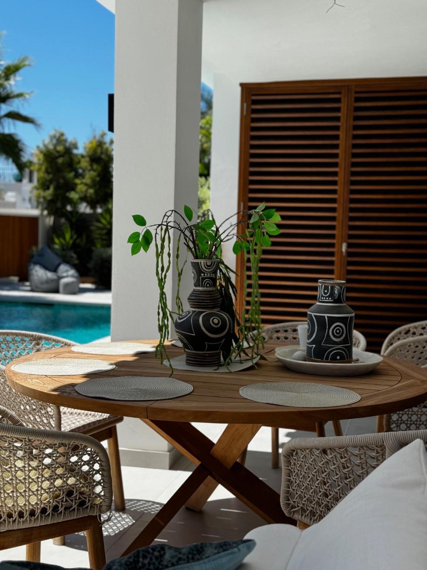 Pousada Marbella Bliss - Luxury 4-Bedroom Villa With Garden, Private Pool & Jacuzzi, Marbesa Near- 5 Min To The Cabopino Beach *