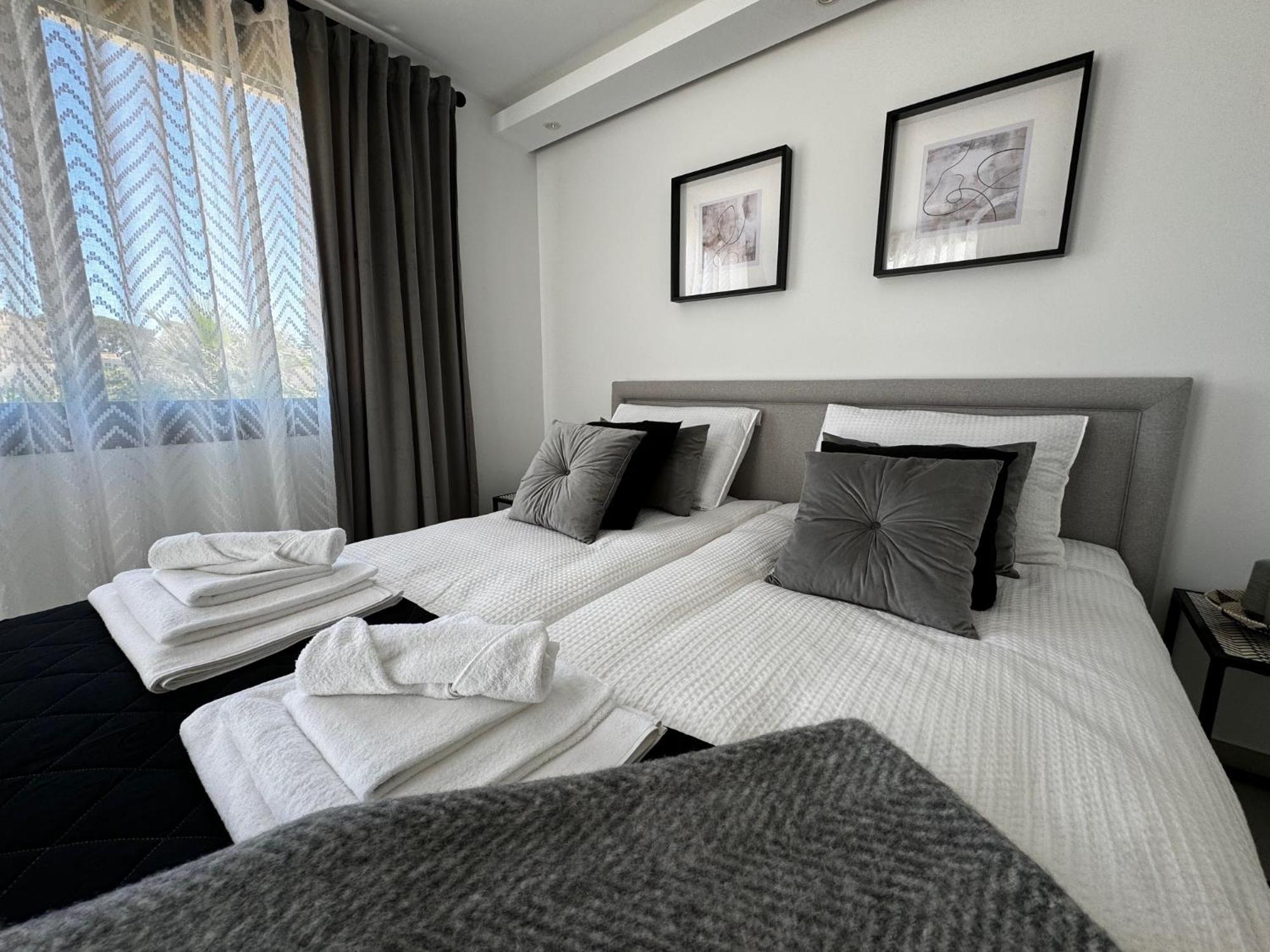 Marbella Bliss - Luxury 4-Bedroom Villa With Garden, Private Pool & Jacuzzi, Marbesa Near- 5 Min To The Cabopino Beach