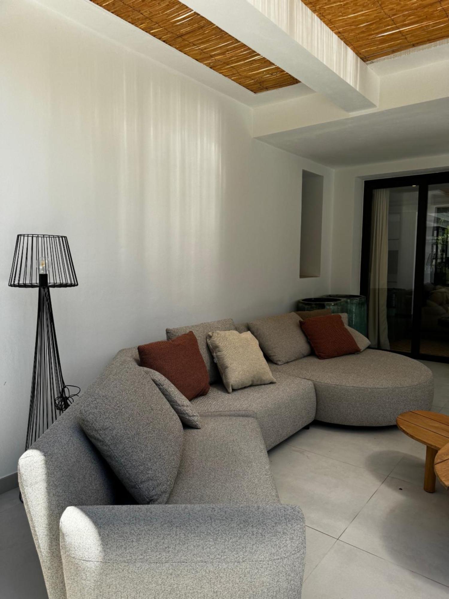 Marbella Bliss - Luxury 4-Bedroom Villa With Garden, Private Pool & Jacuzzi, Marbesa Near- 5 Min To The Cabopino Beach *