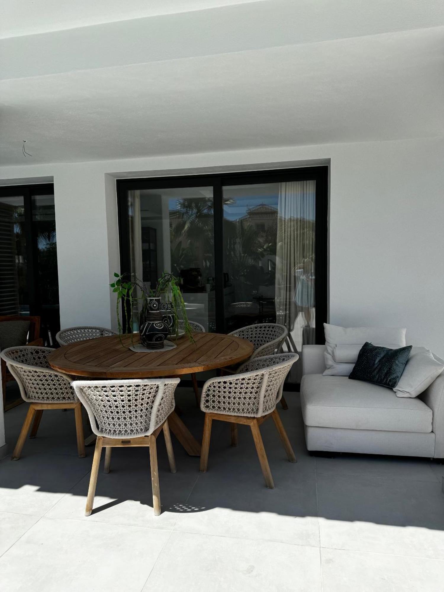 Villa Marbella Bliss - Luxury 4-Bedroom Villa With Garden, Private Pool & Jacuzzi, Marbesa Near- 5 Min To The Cabopino Beach Marbella