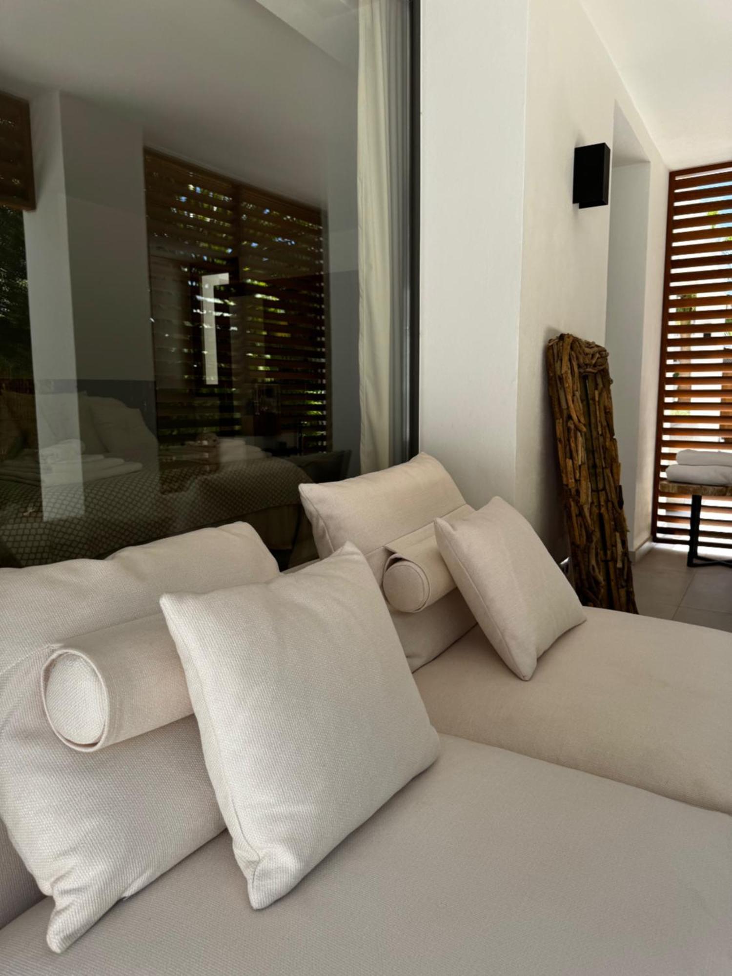 Villa Marbella Bliss - Luxury 4-Bedroom Villa With Garden, Private Pool & Jacuzzi, Marbesa Near- 5 Min To The Cabopino Beach *