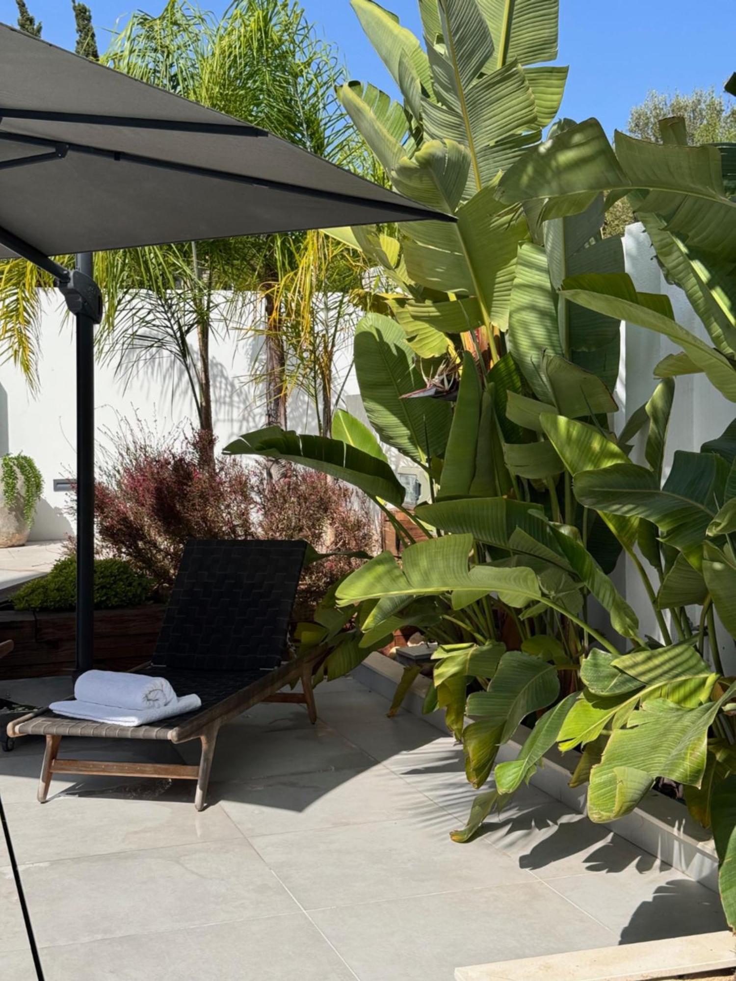 Villa Marbella Bliss - Luxury 4-Bedroom Villa With Garden, Private Pool & Jacuzzi, Marbesa Near- 5 Min To The Cabopino Beach